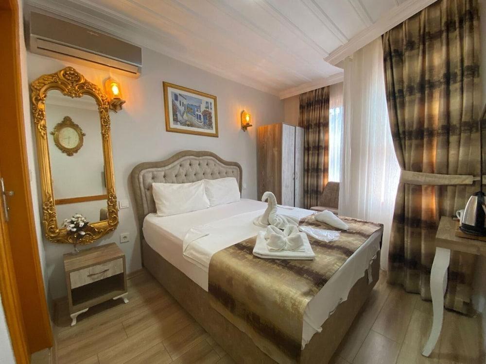 New Cherry Hotel Room Type - Deluxe Double Room