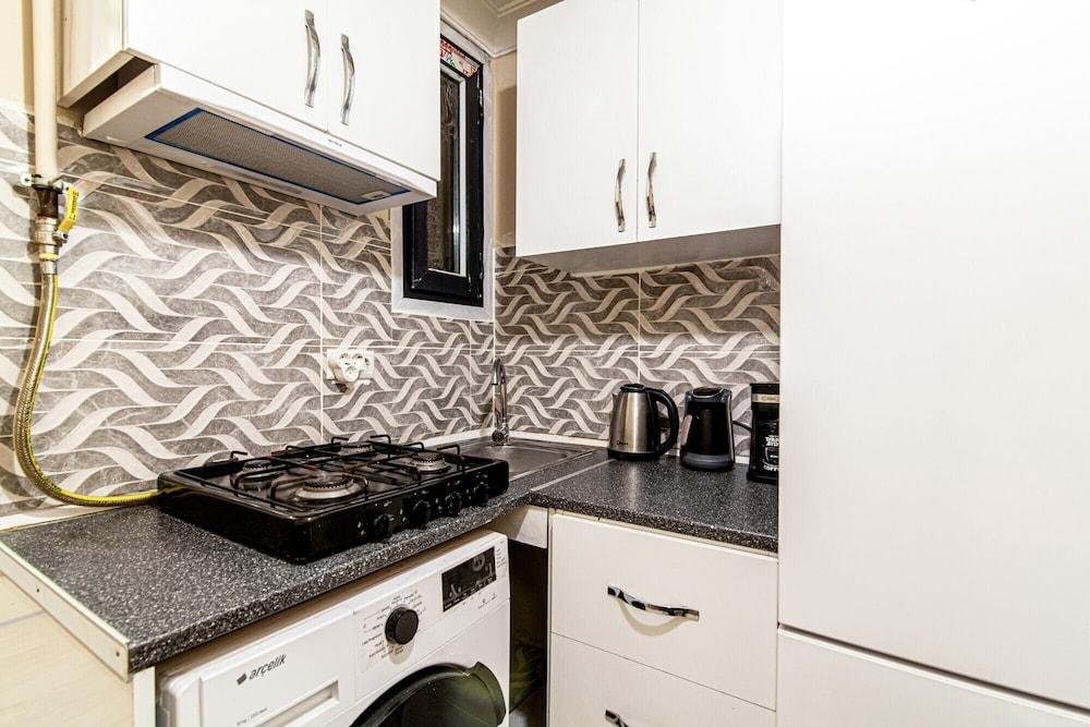 Modern Studio Flat Close to Profilo Shopping Mall - Tap to explore photos