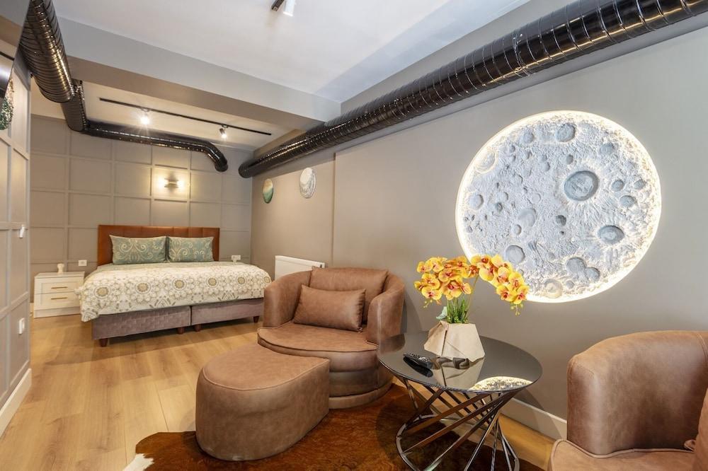 Hexa Suites Hotel Room Type - Exclusive Studio Suite, 1 Queen Bed, Terrace, Garden View Hexa Suites Hotel Room Type - Exclusive Studio Suite, 1 Queen Bed, Terrace, Garden View