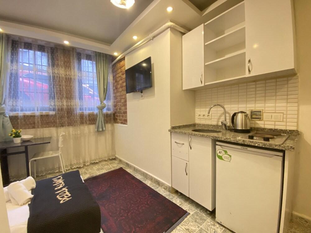 Centrally Located Studio Apartment in Beyoglu - Tap to explore photos