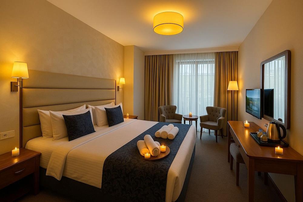 Istanbul Midpoint Hotel Room Type - Queen Room With Balcony Istanbul Midpoint Hotel Room Type - Queen Room With Balcony