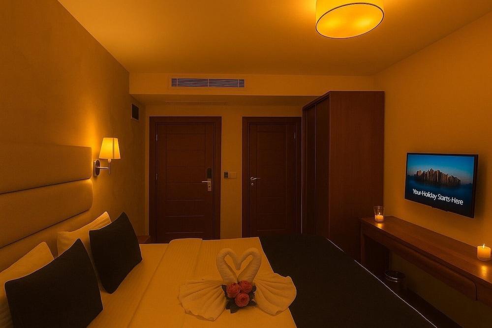 Istanbul Midpoint Hotel Room Type - Economy Double or Twin Room