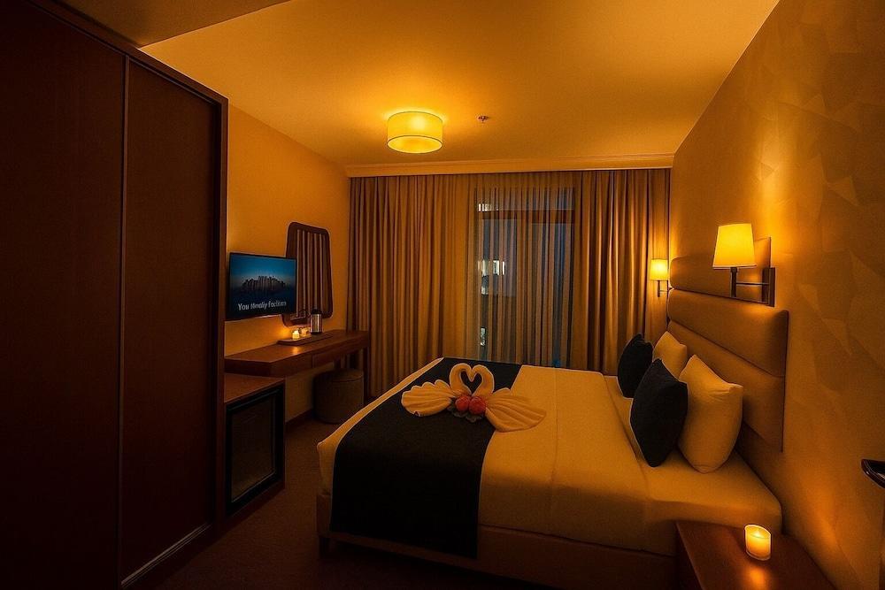 Istanbul Midpoint Hotel Room Type - Queen Room With Balcony