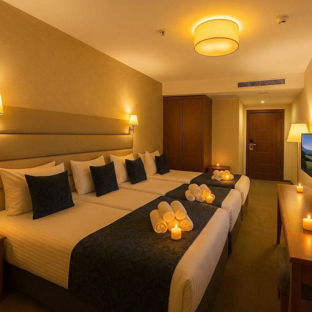 Istanbul Midpoint Hotel Room Type - Deluxe Triple Room