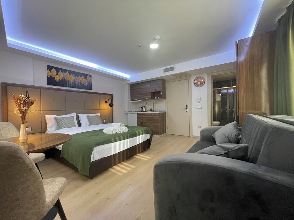 Elegance Suites Room Type - Superior Quadruple Room Elegance Suites Room Type - Superior Quadruple Room