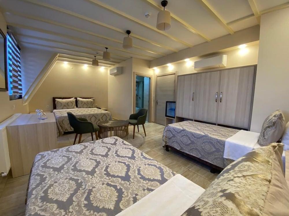Mavirem Hotel Room Type - Family Triple Room