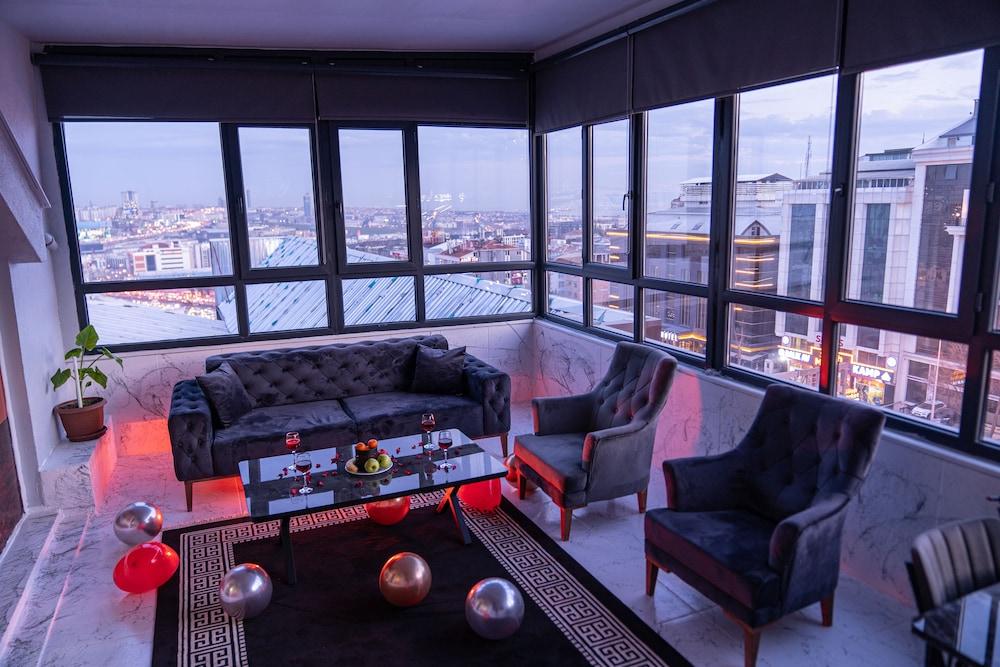 Heraldic Room Hotel Room Type - Luxury Suite, 1 Double Bed