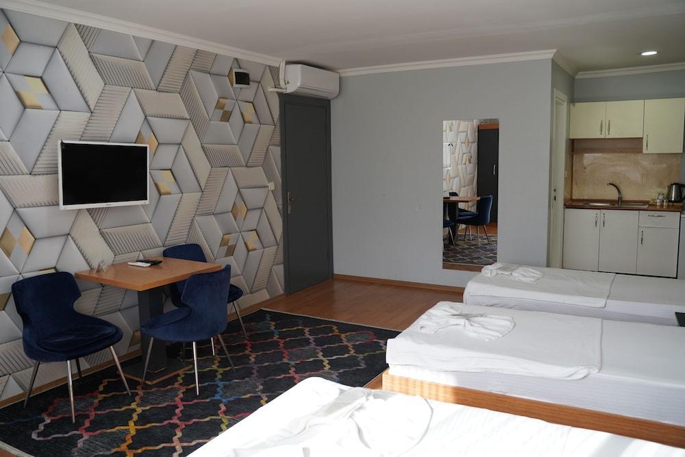 Heraldic Room Hotel Room Type - Standard Quadruple Room