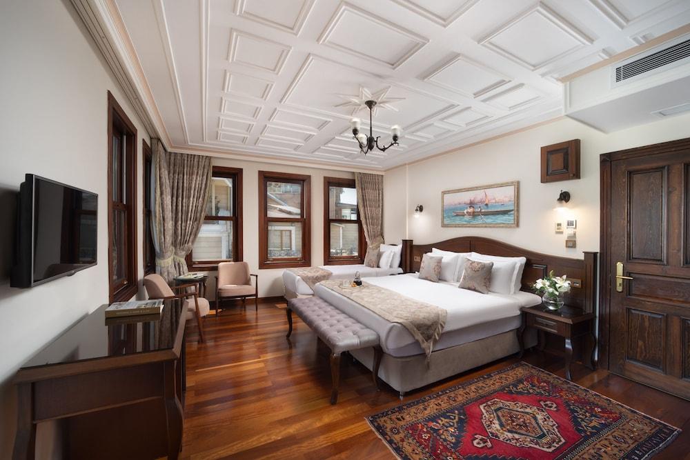 Bender Hotel Room Type - Superior Triple Room Bender Hotel Room Type - Superior Triple Room