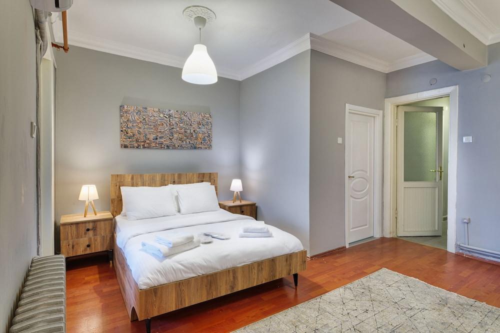 Marvelous Bright 4BR Ap in Taksim Square - Tap to explore photos