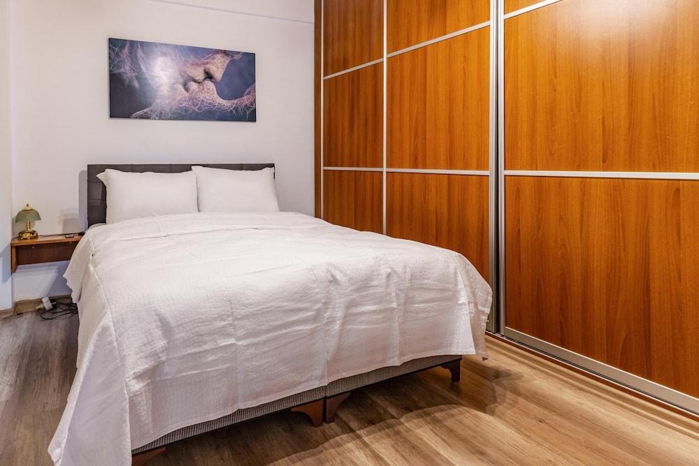 Exquisite Flat Near Moda Coast in Kadikoy - Tap to explore photos