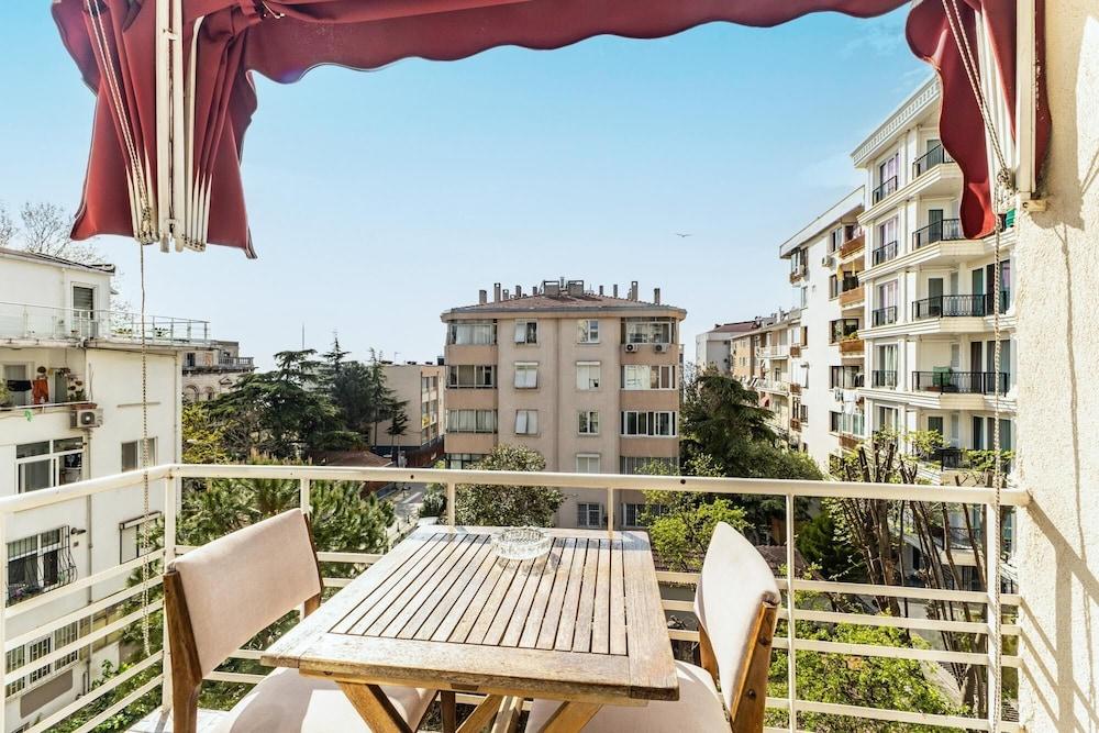 Exquisite Flat Near Moda Coast in Kadikoy - Tap to explore photos