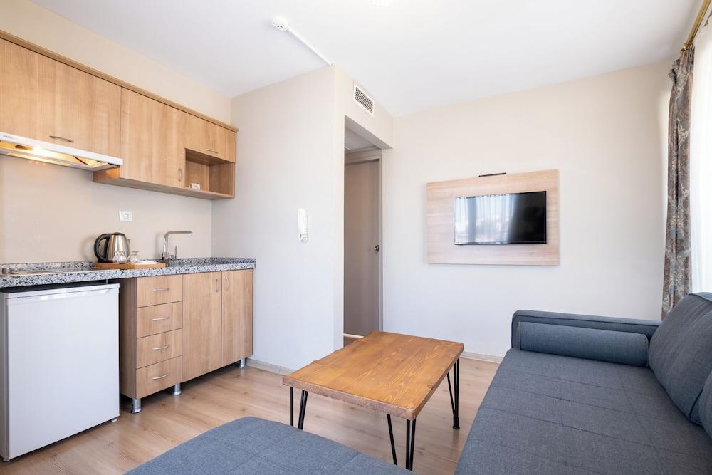Lavin Hotel & Suites Room Type - Penthouse, Balcony, City View