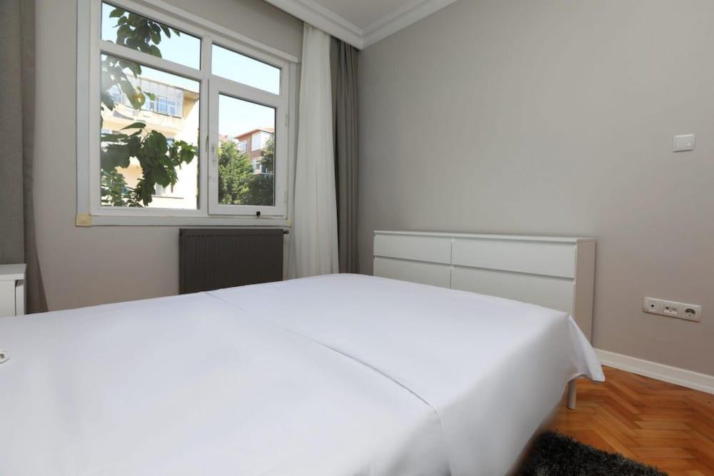 Stylish and Central Flat in Kadikoy - Tap to explore photos