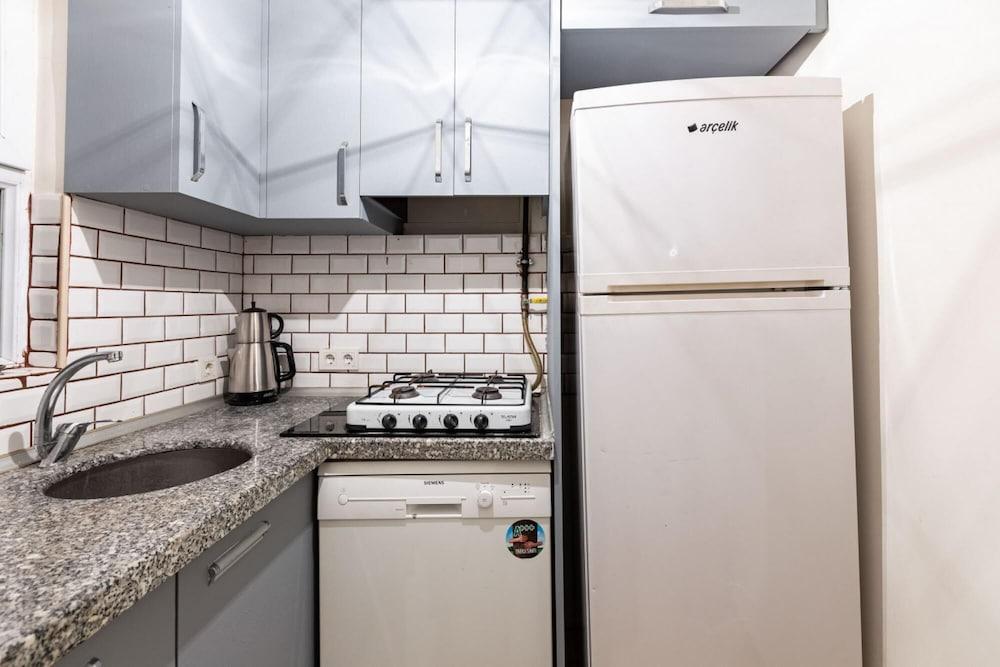 Modern Flat 5-min Walk to Taksim Square in Beyoglu - Tap to explore photos