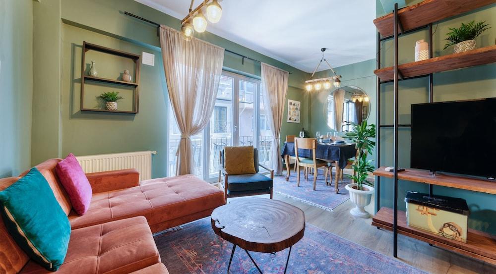 Cozy Central Apt 1BR near Galataport - Tap to explore photos