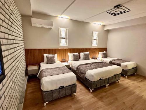 Skymoon Istanbul Airport Hotel Room Type - Family Room with Balcony