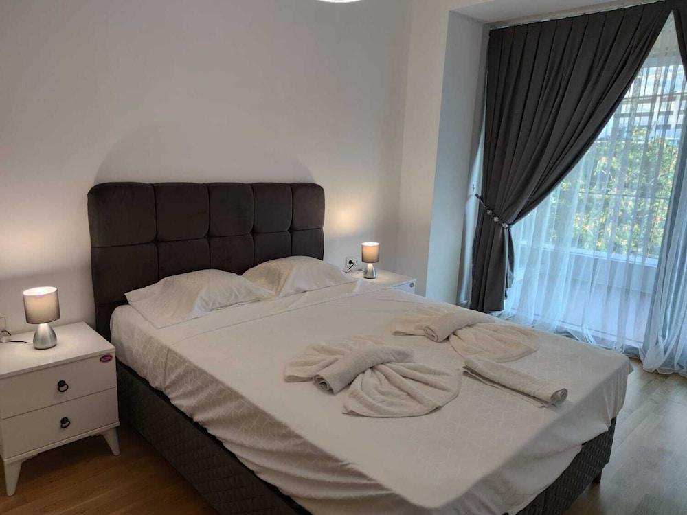 PETEK RESIDENCE - Tap to explore photos