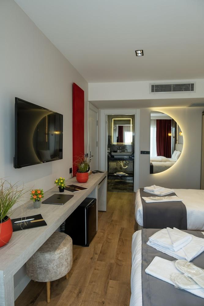 Linda Port Hotel Room Type - Economy Triple Room