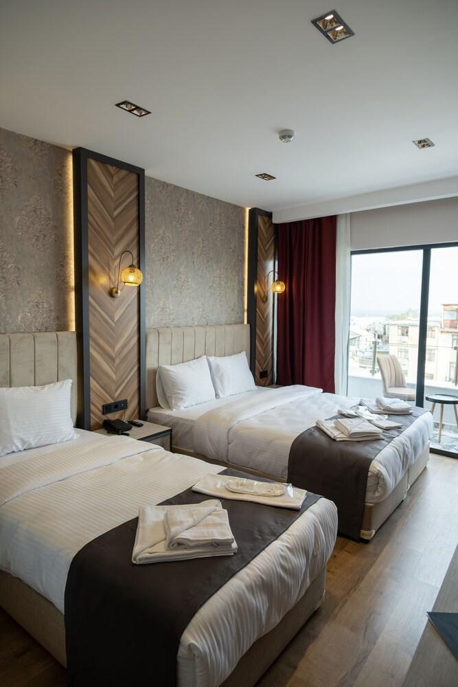 Linda Port Hotel Room Type - City Triple Room