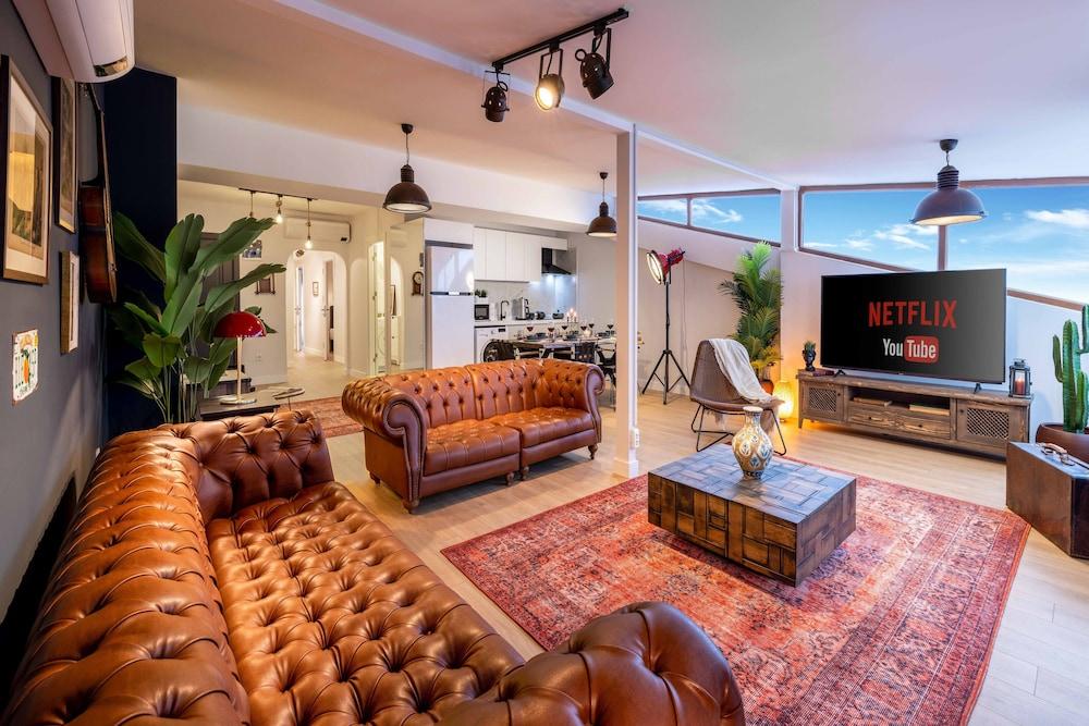 Monnas Suite Room Type - Panoramic Condo, Multiple Beds, Sea View