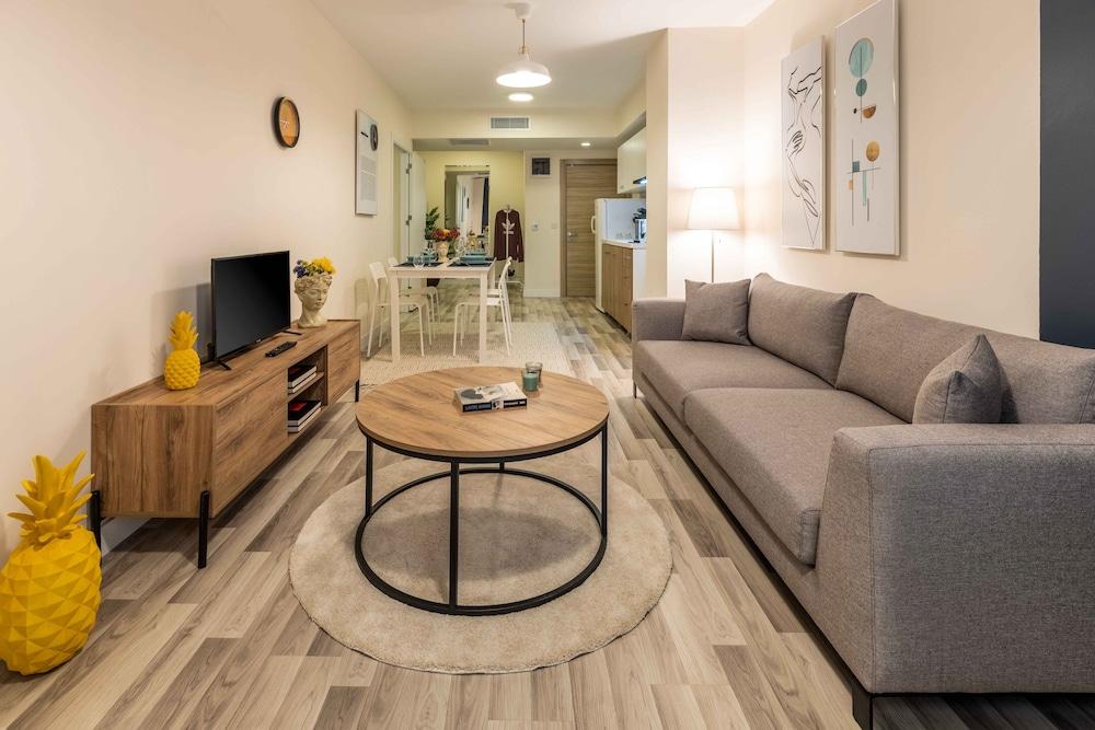 Monnas Suite Room Type - Luxury Condo, 2 Bedrooms, Kitchen, City View