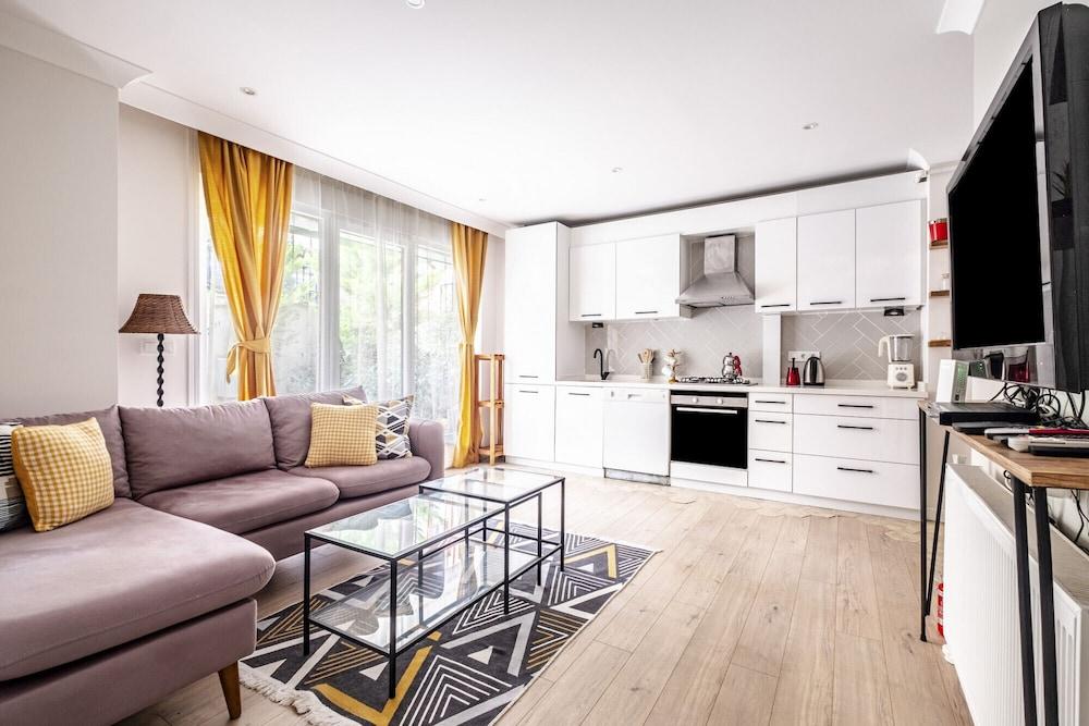 Flat With Backyard Near Idealtepe Marmaray Station - Tap to explore photos