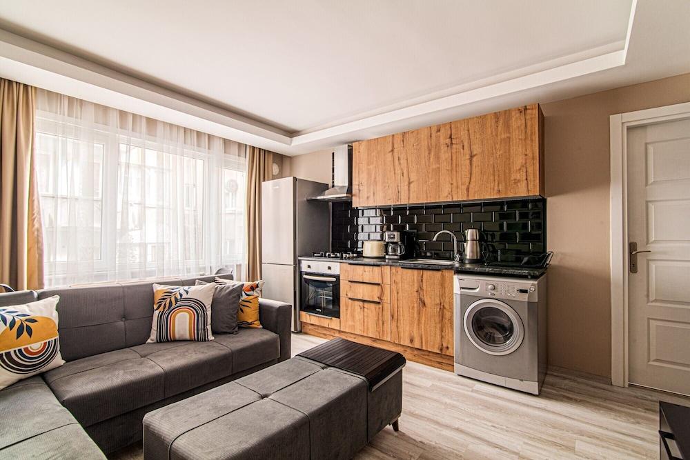 Central Flat Near Taksim Square With Balcony - Tap to explore photos