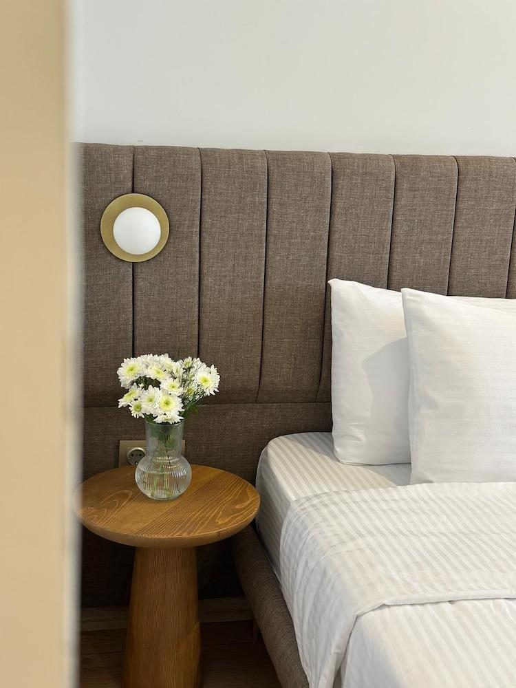 Meshk Airport hotel Room Type - Deluxe Double Room