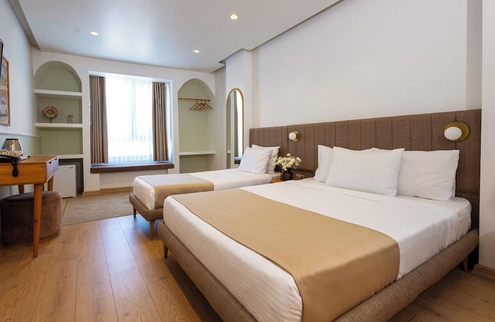 Meshk Airport hotel Room Type - Standard Triple Room