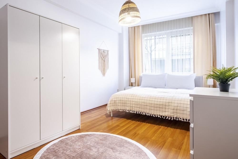Magnificent Flat With Central Location in Sisli - Tap to explore photos