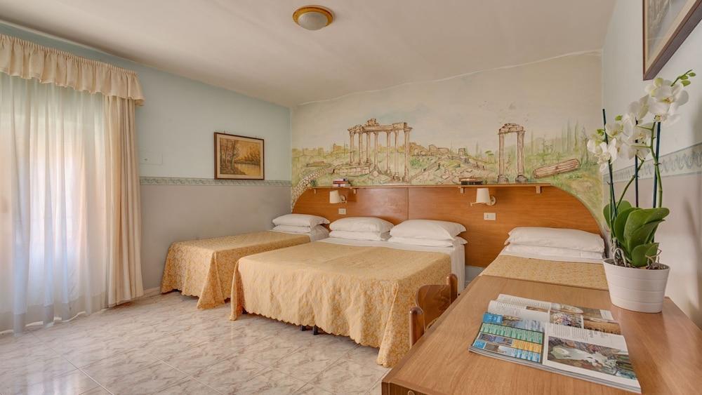 Hotel Washington Room Type - Quadruple Room