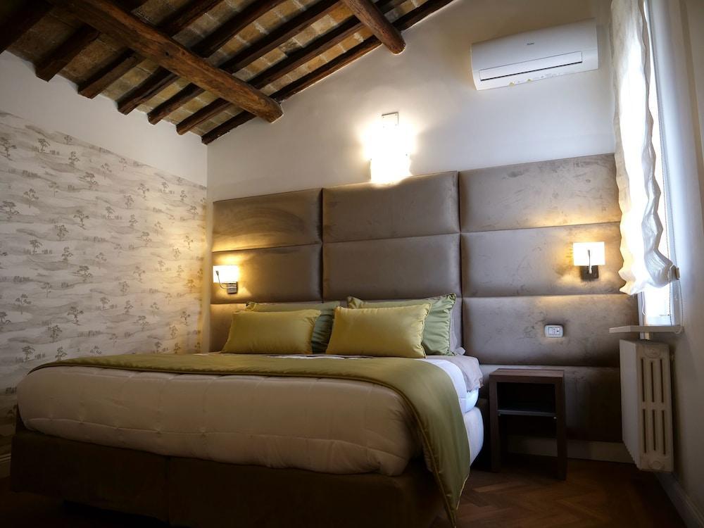 HELMIRAGE SUITE VIA DEL CORSO Room Type - Superior Room