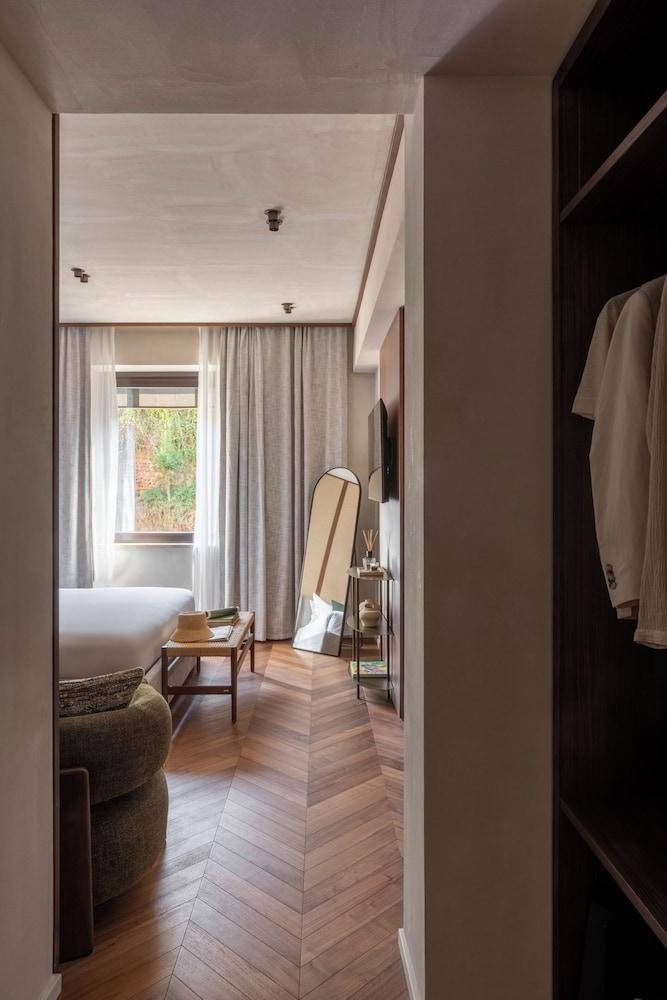 Naman Hotellerie - Spagna Room Type - Deluxe Triple Room