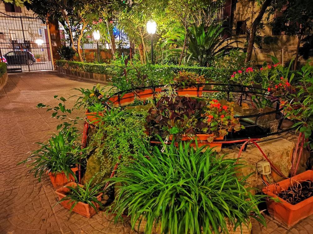 Bye Rome - Tap to explore photos