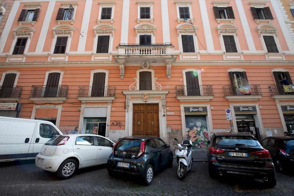 La Casa di Stoffa in Roma - Tap to explore photos