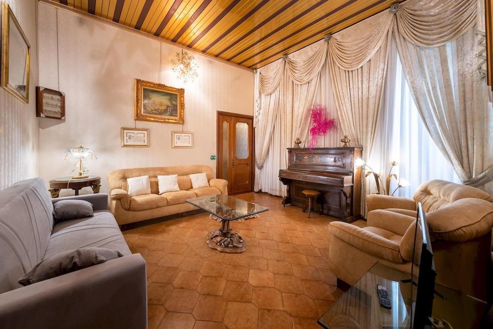 La Casa di Stoffa in Roma - Tap to explore photos