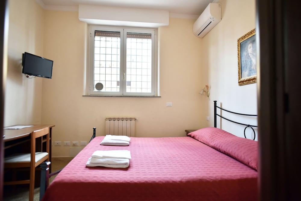 Via Curtatone 12 Apartment - Tap to explore photos