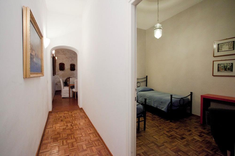 Via Giulia Wonderful Apartment - Tap to explore photos