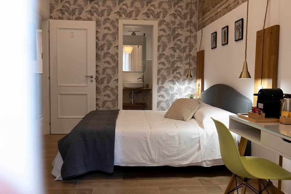 Smart Guesthouse Room Type - Standard Room