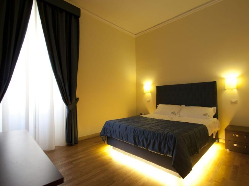 Rome Armony Suites - Superior Room - Tap to explore photos