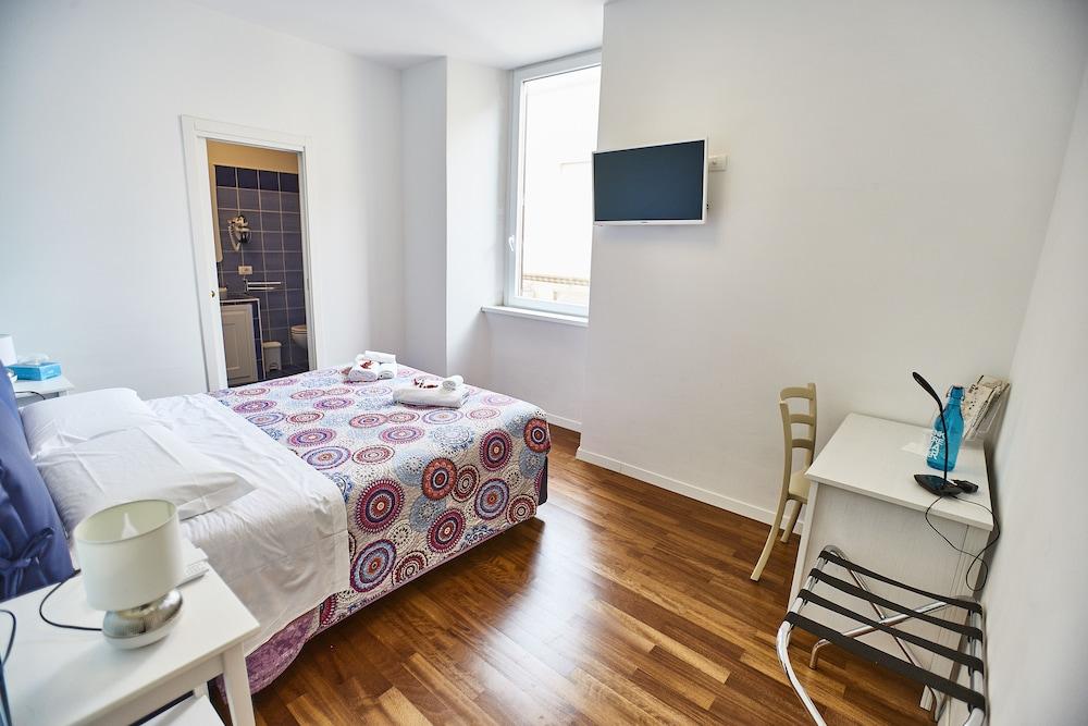 BB HOMEITALY CIVITAVECCHIA Room Type - Deluxe Room, 1 Bedroom, Non Smoking BB HOMEITALY CIVITAVECCHIA Room Type - Deluxe Room, 1 Bedroom, Non Smoking