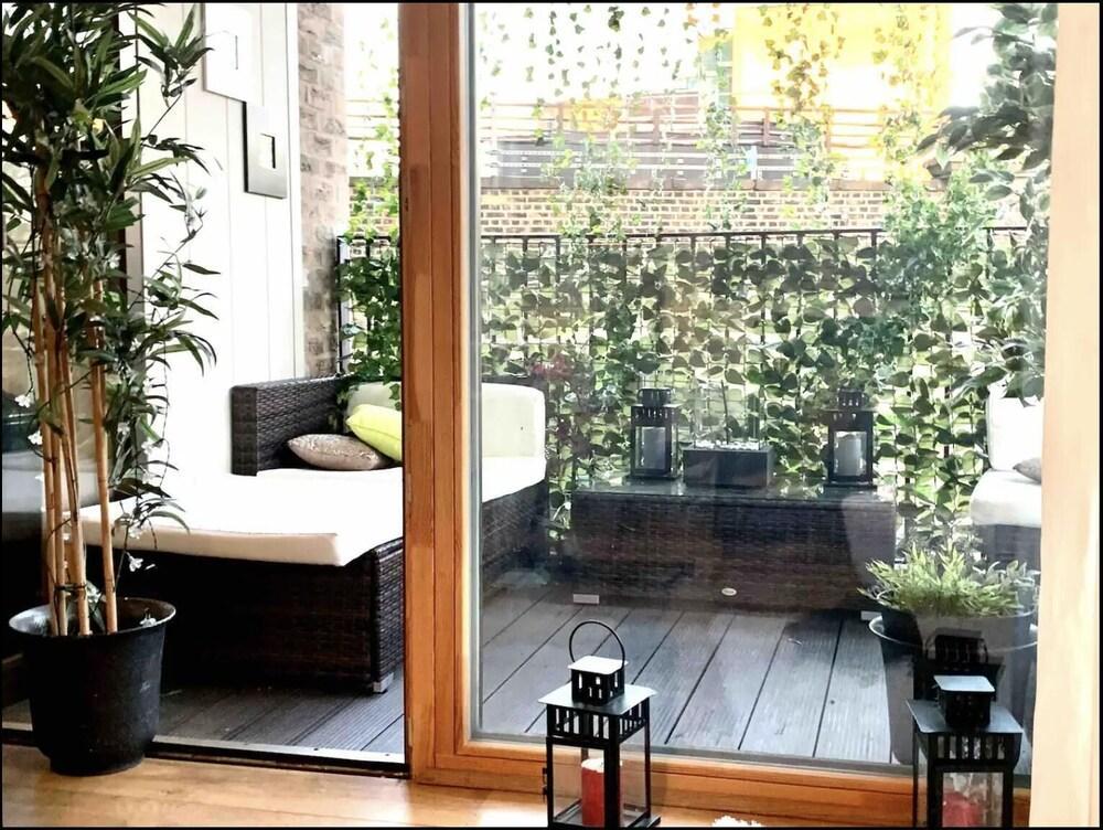 Stunning 2-bed Apt & Balcony in Notting Hill - Tap to explore photos