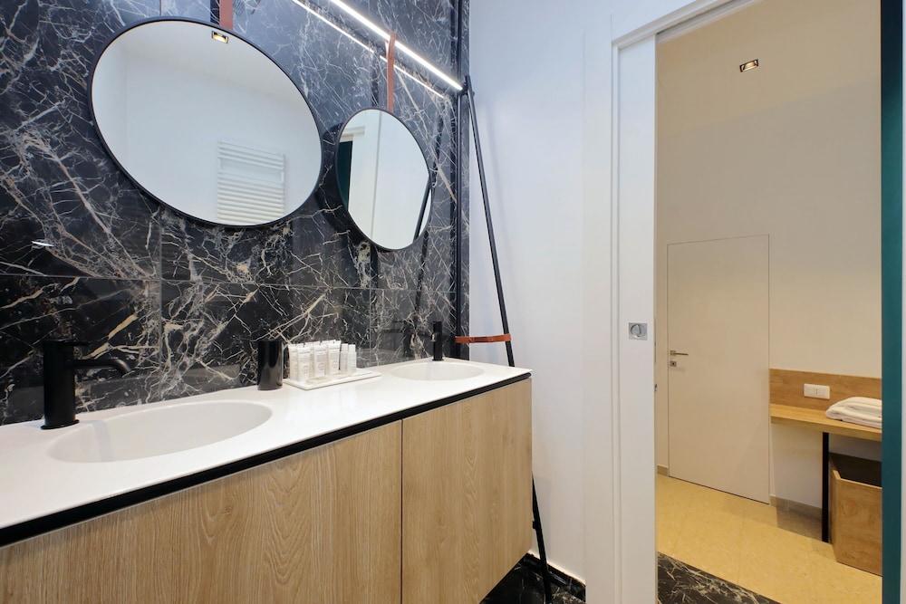 Youroom Quattro Fontane - Rooms Room Type - Deluxe Triple Room