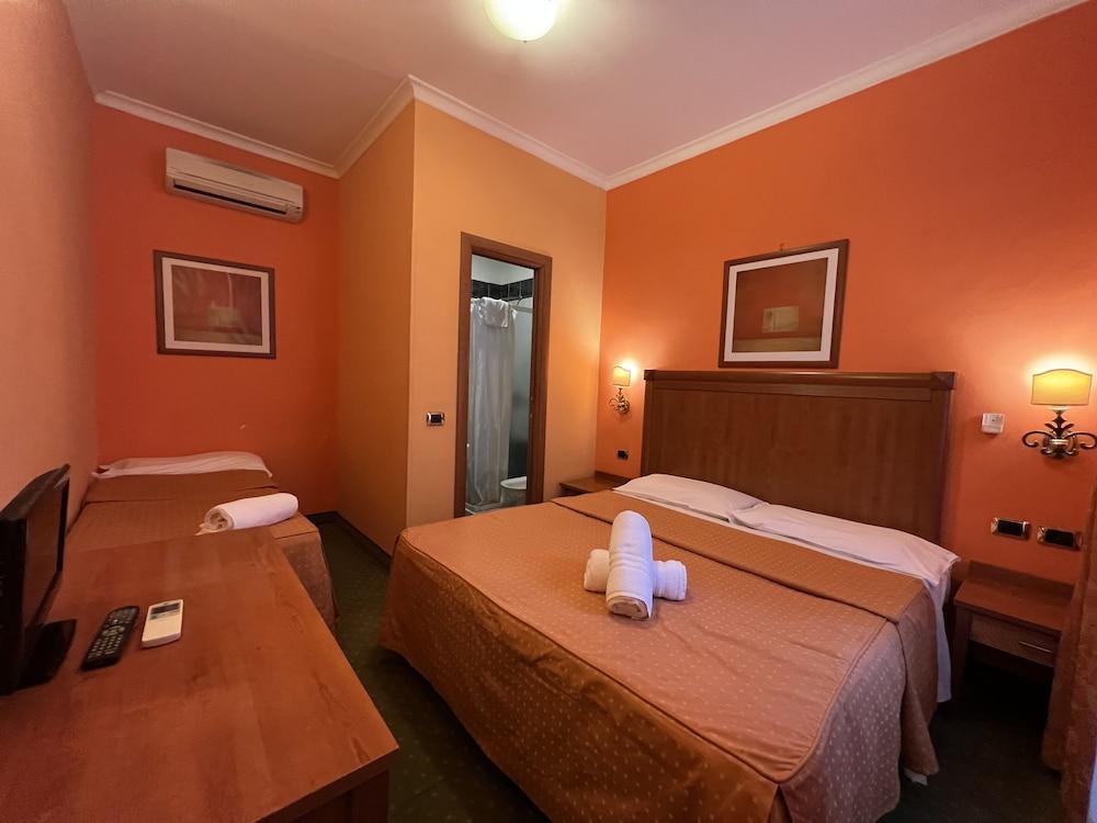 BALTIK GUESTHOUSE Room Type - Basic Triple Room