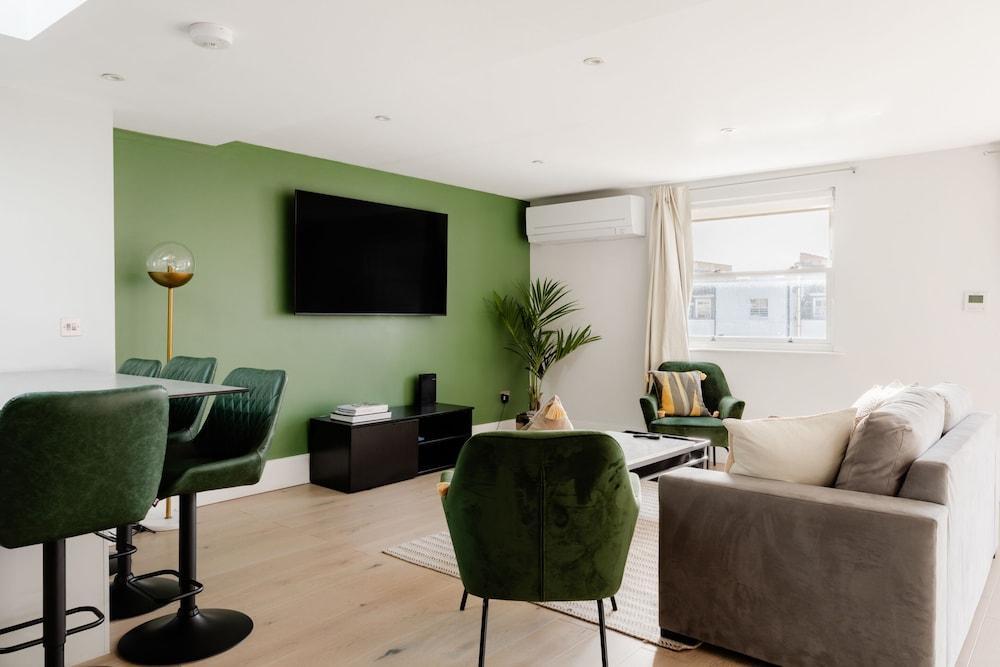 South Kensington Apartments Room Type - Design Penthouse, Private Bathroom