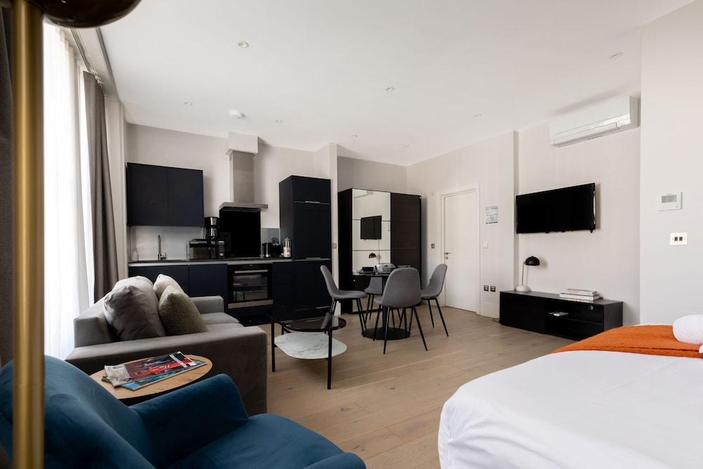 South Kensington Apartments Room Type - Superior Studio, Private Bathroom
