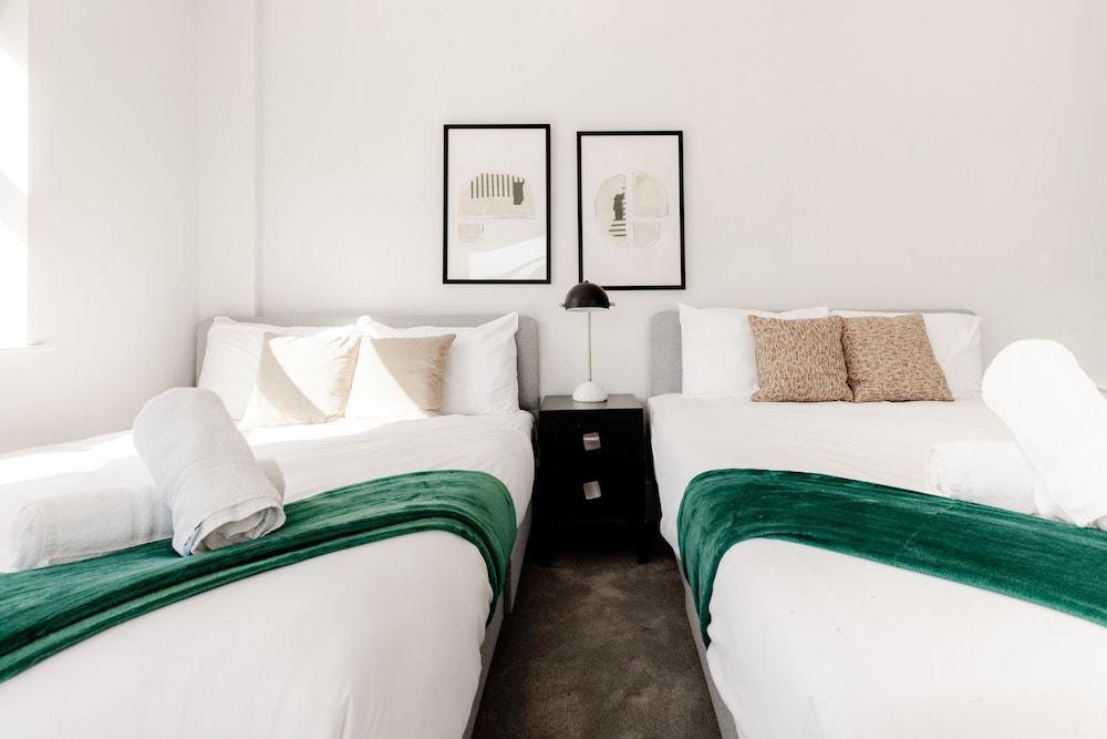 South Kensington Apartments Room Type - Classic Apartment, Private Bathroom