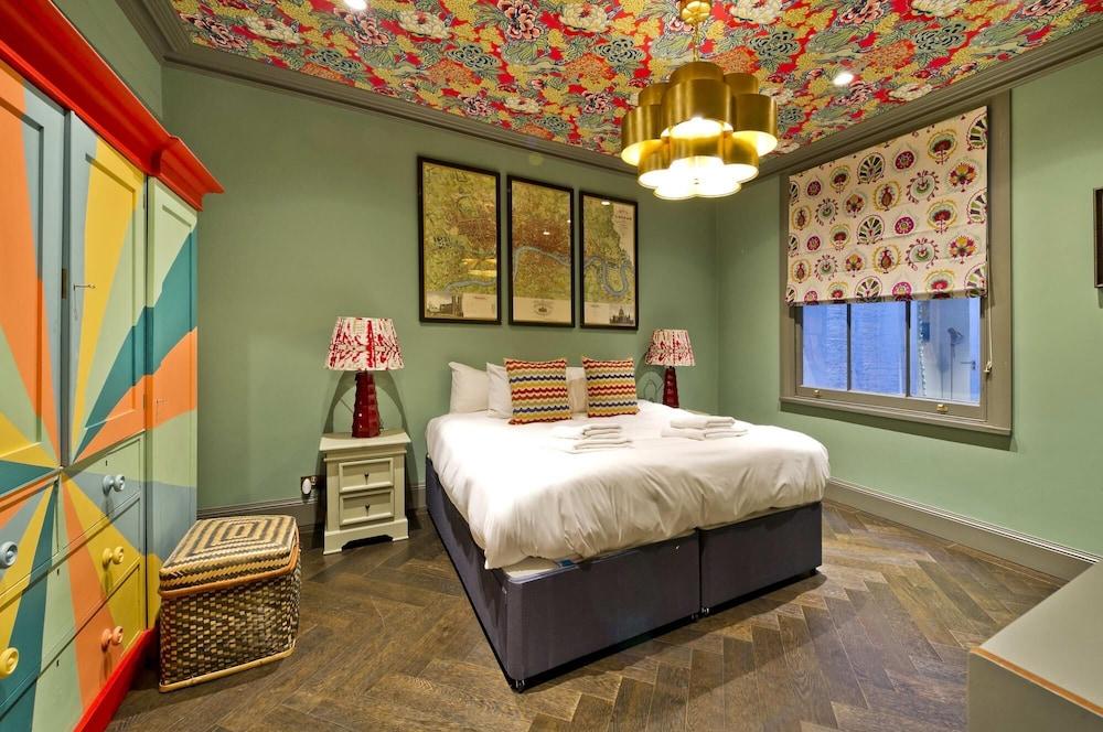 Designer Colourful 3 Bed Property Kensington - Tap to explore photos
