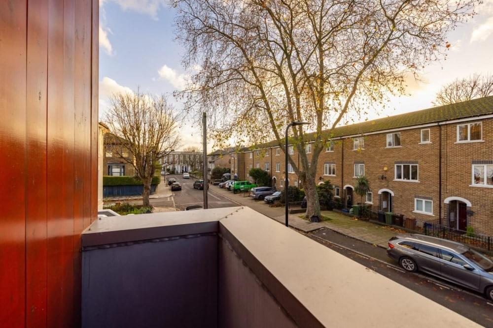 The Victoria Park Sanctuary - Stunning 2bdr Flat - Tap to explore photos